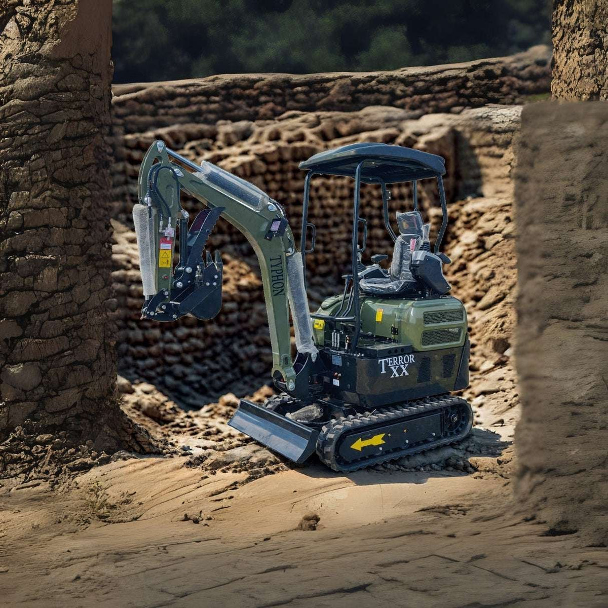 TYPHON TERROR XX Green 2025 4000 lb Mini Excavator Kubota D902 Engine